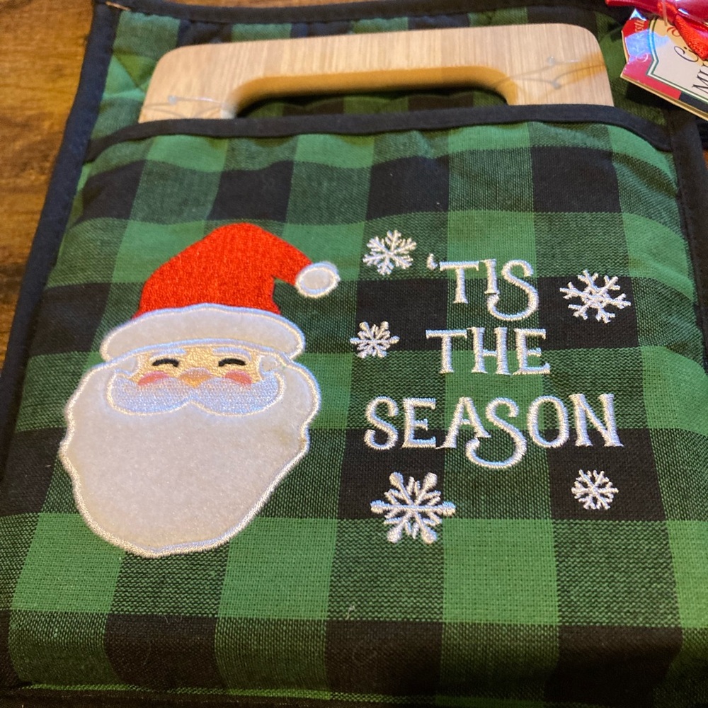 New Anastasia Gourmet Cinnamon muffin mix, cutting board and pot holder